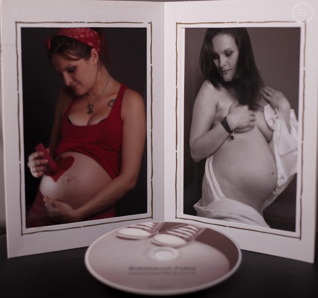 Zwei Schwangerschaftsfotos werden in einem Passepartout noch besser zur Geltung gebracht.
