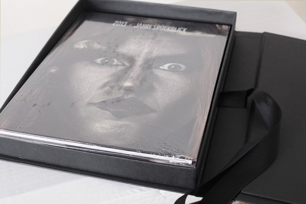 Das eingeschweißte Fotobuch und die Premium Präsentationsbox  